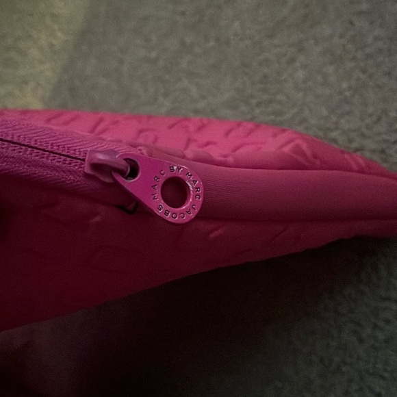 “Marc Jacob’s- Pink Laptop Case” - Picture 5 of 12